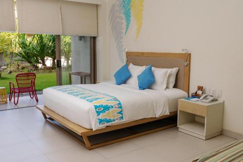 Giường trong phòng chung tại Costa Pacifica Resort