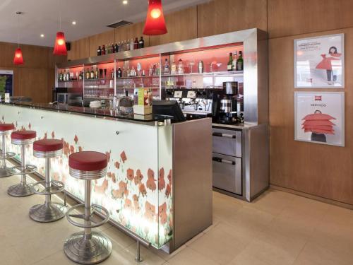 Η κουζίνα ή μικρή κουζίνα στο Hotel ibis Porto Sao Joao