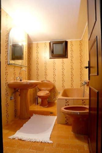 a bathroom with a sink and a toilet and a tub at Villa Christie in Keramoti