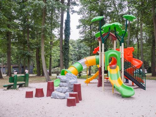 Zona de joacă pentru copii de la Parkova Apartamenty
