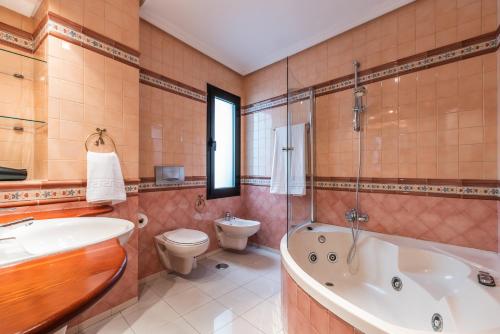 Ένα μπάνιο στο CASA MIRAFLORES