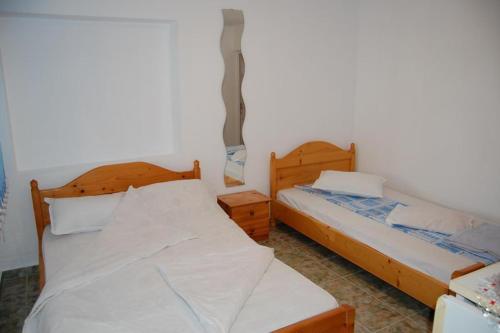 two beds sitting next to each other in a room at Casa cu Castan in Eforie Nord