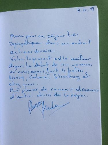 a handwritten letter on a piece of white paper at Natur und Neckarblick bei Heidelberg in Hirschhorn