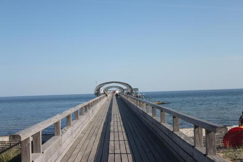 a wooden pier stretches out into the water at Sonnengarten 10 - Ruhepol in Kellenhusen