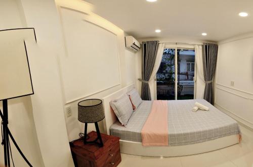 Giường trong phòng chung tại Smiley Apartment 8