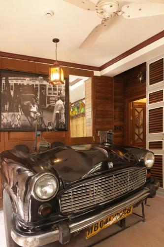 an old car is sitting in a room at The Mandeville in Kolkata
