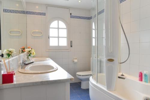 Bilik mandi di Villa Requesens on Canal