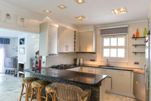 Dapur atau dapur kecil di Villa Requesens on Canal