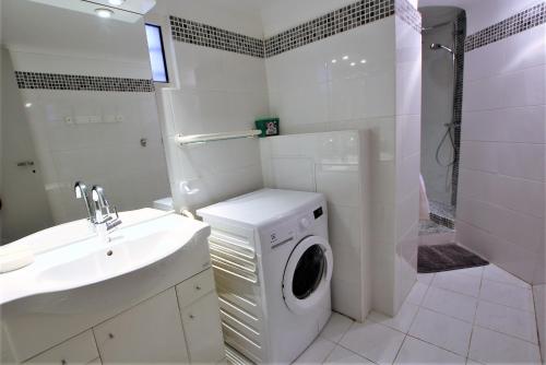 Ένα μπάνιο στο Sea View Apartment