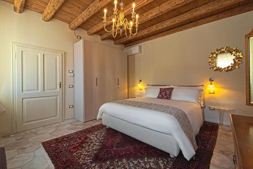 A bed or beds in a room at 28 Alla Rotonda