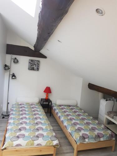 Postel nebo postele na pokoji v ubytování Appart hotel sathonay rillieux Lyon