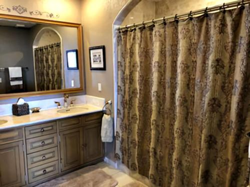 a bathroom with a shower curtain and a sink at Sonoran Sea 3BR Deluxe SSE 608 by Casago in Puerto Pe&ntilde;asco