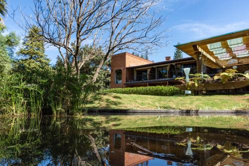 Taman di luar Hotel Boutique Unico Avandaro