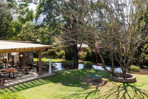 Taman di luar Hotel Boutique Unico Avandaro