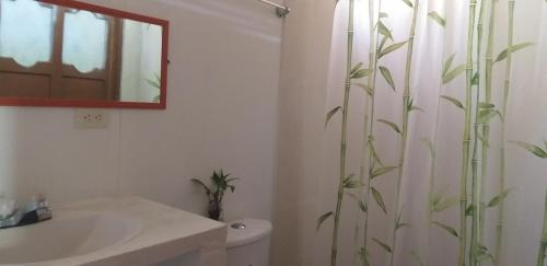 Bilik mandi di Posada Villa Margarita