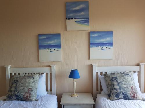 Llit o llits en una habitació de Ocean View Villas Unit G02
