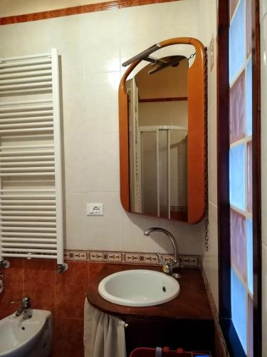 a bathroom with a sink and a mirror at Oasi 5503a in Venice