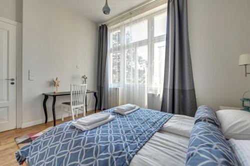 Tempat tidur dalam kamar di Lion Apartments - Scandi Love II