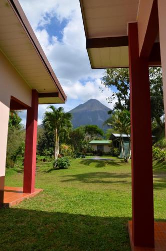 a view of a house with a mountain in the background at Lumbres Arenal in Fortuna
