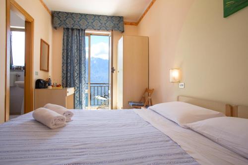 Hotel Panorama e Residence tesisinde bir odada yatak veya yataklar