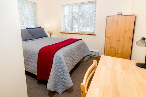 A bed or beds in a room at Talkeetna Hideaway