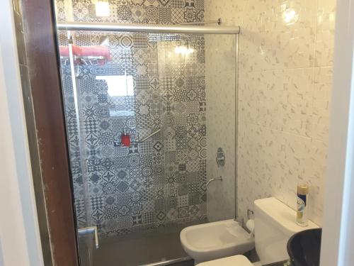 a bathroom with a shower with a toilet and a sink at Esmeralda y Av Córdoba Microcentro in Buenos Aires