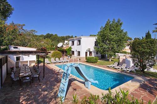 Villa Escocia by Aguilarent
