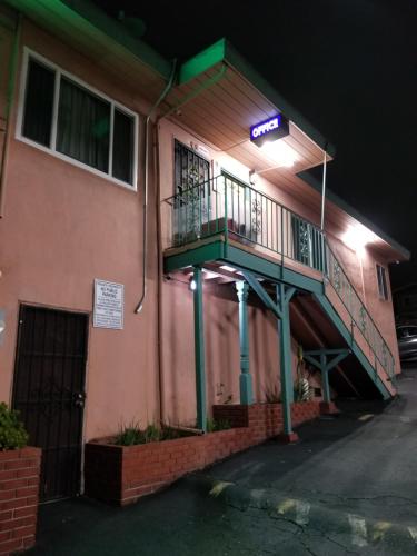 TRAVIS LODGE MOTEL 16 – Photos 2