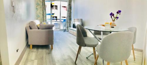 a dining room with a table and two chairs at Apartamento Calipso in Salou