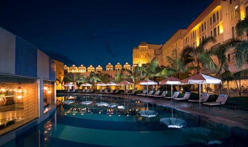 Bazén v ubytování Radisson Blu Udaipur Palace Resort & Spa nebo v jeho okolí