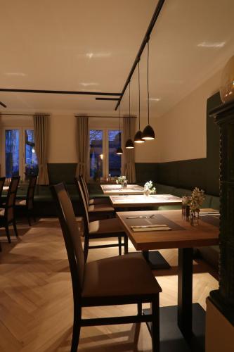 a dining room with a table and chairs at Hotel & Gutsgasthaus Köberle in Lindau