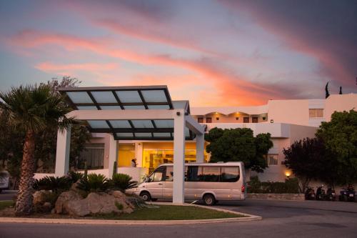 Φωτογραφία από το άλμπουμ του Sovereign Beach Hotel στην Καρδάμαινα