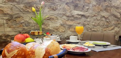 Jídlo v penzionu nebo okolí