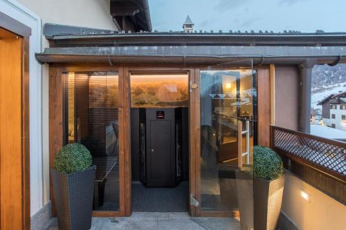 an entrance to a building with sliding glass doors at Hotel Compagnoni in Livigno