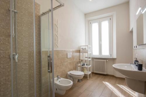 Ένα μπάνιο στο Regis Condo