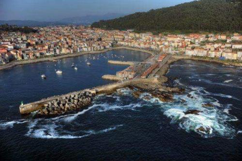 an island in the water with a city and boats at RINCON DO MAR ArenaBlanca in A Guarda
