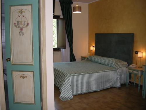 Säng eller sängar i ett rum på Hotel Fiordigigli