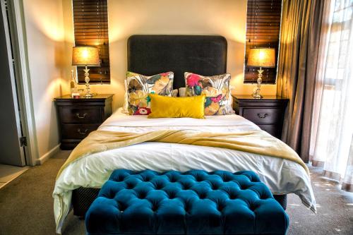 Ein Bett oder Betten in einem Zimmer der Unterkunft Browns Manor