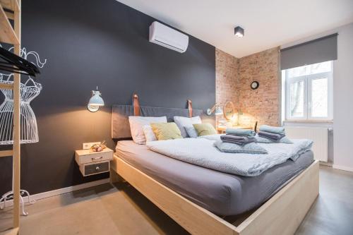 Ένα ή περισσότερα κρεβάτια σε δωμάτιο στο Carpe diem Apartments Cvjetni