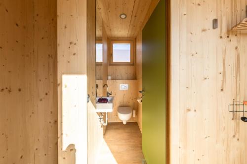 Koupelna v ubytování kleinHOTEL Steinau-Rabenstein GbR