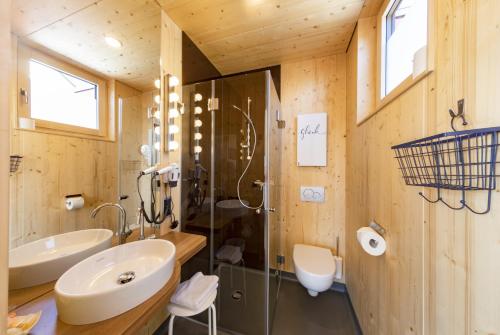 Een badkamer bij kleinHOTEL Steinau-Rabenstein
