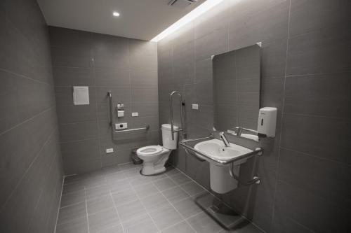 Un baño de Tag inn