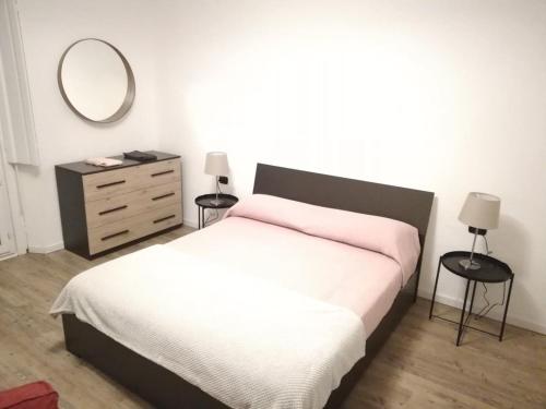 a bedroom with a bed and a dresser and a mirror at CENTRO e PARCO 10 min - flat in Monza in Monza