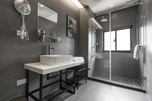 a bathroom with a sink and a shower at Tag inn in Taoyuan