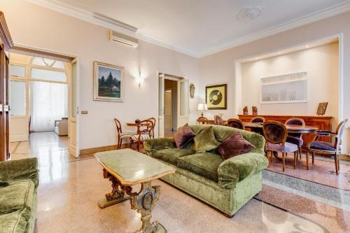 Imagen de la galería de Tibullo - Classic & Elegant Rome center apartment, en Roma
