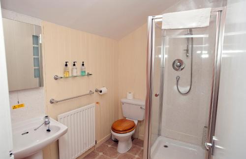 Ein Badezimmer in der Unterkunft The Spread Eagle Hotel