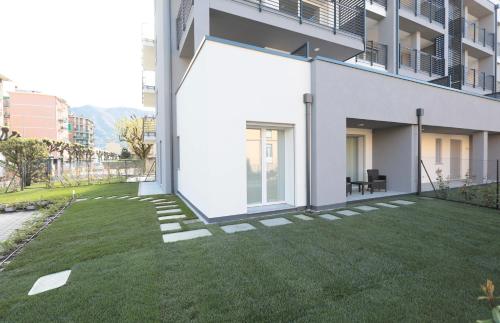 a courtyard of a building with a lawn at DREAM Holiday Houses in Cernobbio
