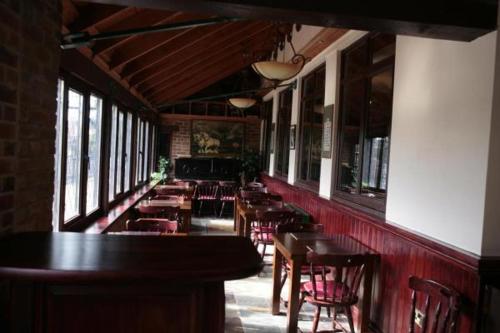 En restaurant eller et andet spisested på The Plough Inn