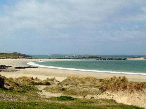 a sandy beach with the ocean in the background at Cottage 339 - Renvyle in Renvyle