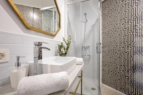 a bathroom with a sink and a shower at Ohliving Santa Cruz in Seville